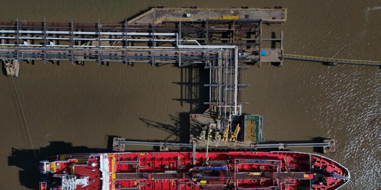 Il petrolio chiude in brusco calo a New York, a -3,48%