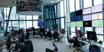 Spread tra Btp e Bund a 126 punti base, rendimenti al 4,71%: cosa sta succedendo