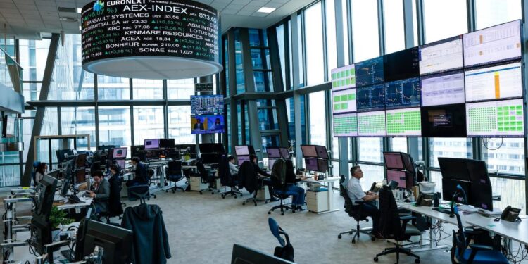 Spread tra Btp e Bund a 126 punti base, rendimenti al 4,71%: cosa sta succedendo